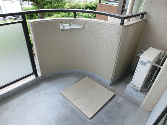 大阪市淀川区十三東１丁目の賃貸マンションのバルコニー