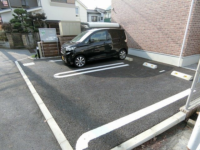 アゼリア美堀の駐車場