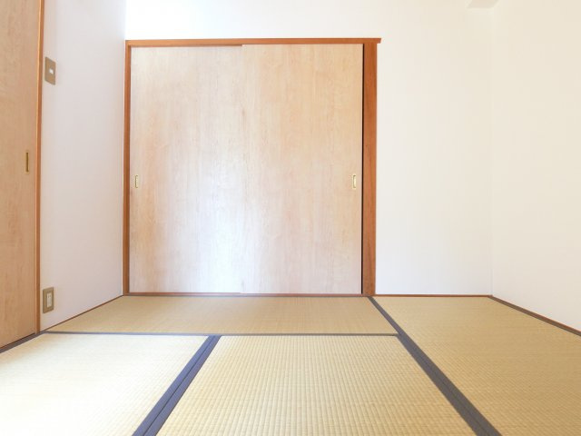 グランドメゾン津々山台の和室