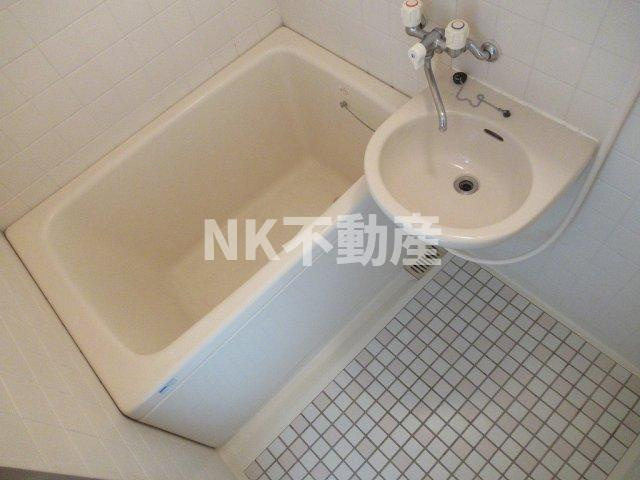 【浴室】 | ベルジュネス（八戸ノ里賃貸） | コンパクトで使いやすいお風呂です