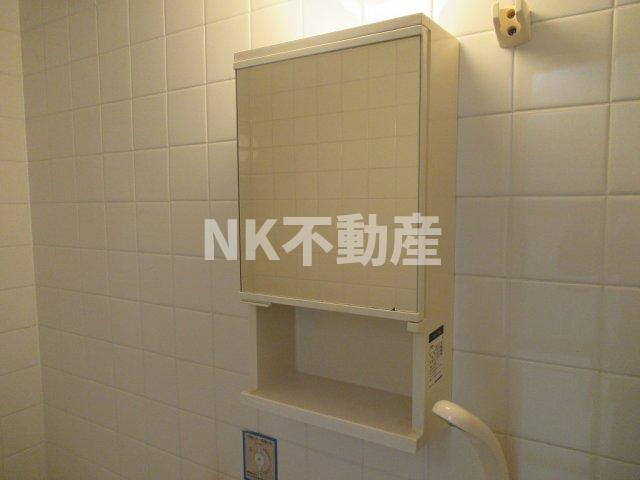 【浴室】 | ベルジュネス（八戸ノ里賃貸） | お風呂に鏡があります