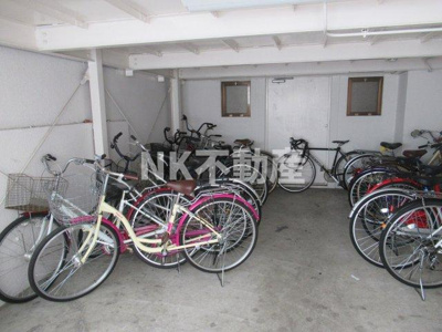 【その他】 | ベルジュネス（八戸ノ里賃貸） | 駐輪場です