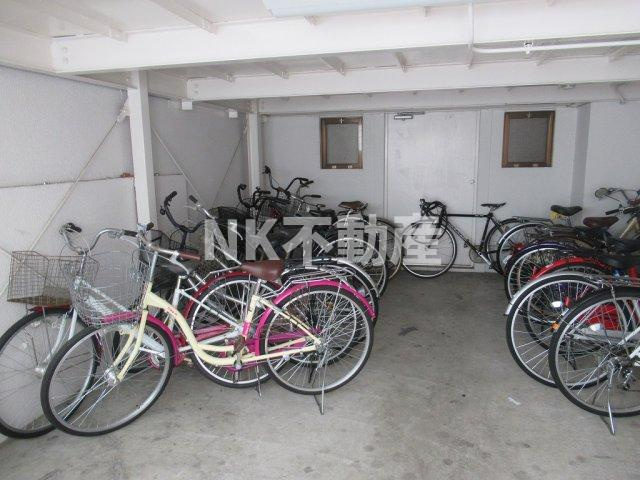【その他】 | ベルジュネス（八戸ノ里賃貸） | 駐輪場です