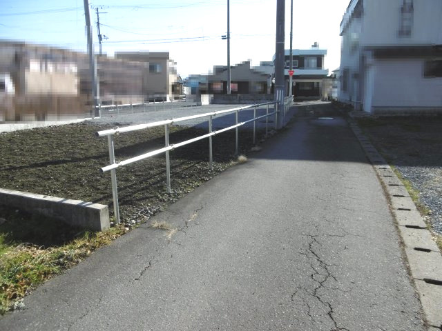 【前面道路含む現地写真】 | 黒石市浜町 売土地