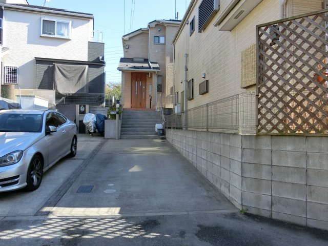 千葉市花見川区浪花町　中古戸建　幕張駅徒歩８分の立地　太陽光発電装置設置