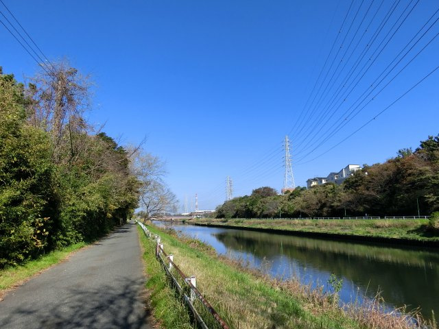 千葉市花見川区浪花町　中古戸建　幕張駅徒歩８分の立地　太陽光発電装置設置の周辺|物件から歩いて１分のところに花見川があります。春は桜が咲き誇ります