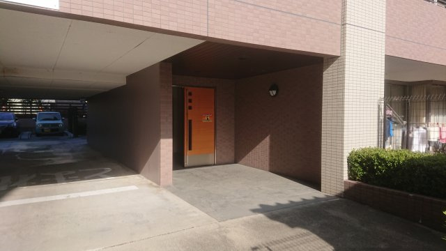 キャッスルハイツ小牧イーストハイツのエントランス