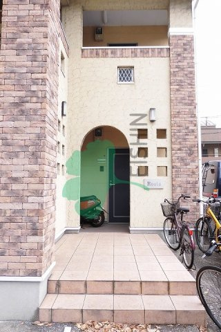 roots(ルーツ)のエントランス