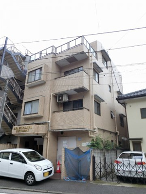 【外観】 | 朝日プラザ根岸 | 女性も安心のセキュリティーシステム。三面バルコニーにつきにつき採光・通風良好。