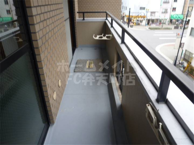 【バルコニー】 | 外からの目が気にならないバルコニーで洗濯物が干せます