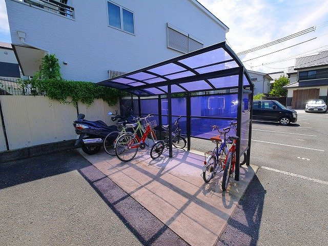 奈良町サイド・シヅのその他共用部分|ゆったりとした駐輪スペース