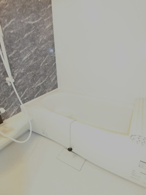 【浴室】 | カーサヴィエントⅠ | 追い焚き機能・浴室暖房乾燥機付きバスルーム☆雨の日のお洗濯にも便利な物干しバー完備です！お風呂に浸かって一日の疲れもリフレッシュ♪