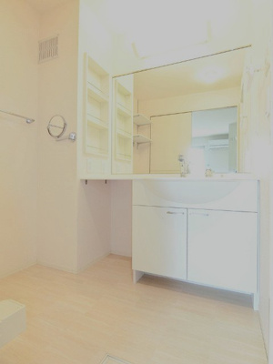 【独立洗面台】 | カーサヴィエントⅠ | 洗髪洗面化粧台で忙しい朝にも寝癖の付いた頭にも優しい☆お化粧するときにも大活躍です♪