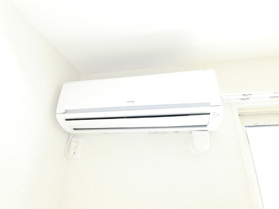 【設備】 | カーサヴィエントⅠ | 暑い夏や寒い冬に大活躍！リビングダイニングキッチンにあるエアコンです☆冷暖房完備で1年中快適に過ごせます♪