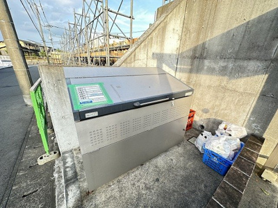 【その他共用部分】 | カーサヴィエントⅠ | 敷地内ごみ置き場でごみ出しもらくらく～♪忙しい社会人さんや主婦さんにもうってつけ！