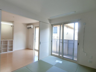 【和室】 | カーサヴィエントⅠ | 南東向き和室6帖☆バルコニーに繋がる落ち着くお部屋です！和室は夏場も涼しくて快適ですよ♪