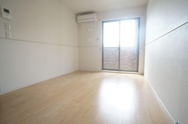 クリステル宝塚の居間・リビング