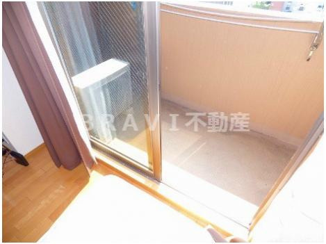プレサンス心斎橋タイミックス　BRAVI不動産のバルコニー|【プレサンス心斎橋タイミックス】外からの目が気にならないバルコニーで洗濯物が干せます