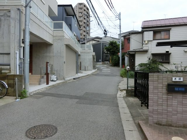 習志野市実籾５丁目　売地　建築条件なし　京成本線「実籾」駅　徒歩7分の前面道路含む現地写真