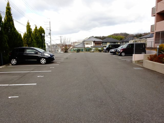 ラ・メゾンMSIIIの駐車場