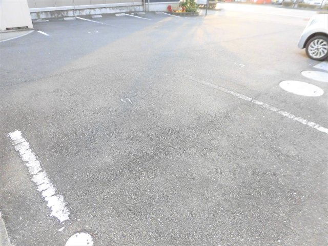 レセンテ花水木Aの駐車場