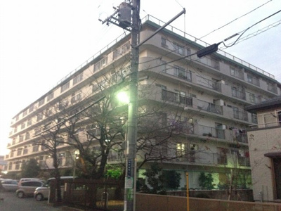 【外観】 | 武蔵小杉ハイツ | 小さなお子様がいるご家族にも安心の1階住戸！ガーデニング等を楽しめる南向きの専用庭付です♪
