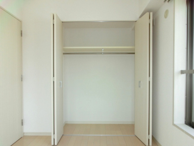 RESIDIA根岸の設備|６帖洋室のクローゼットです
