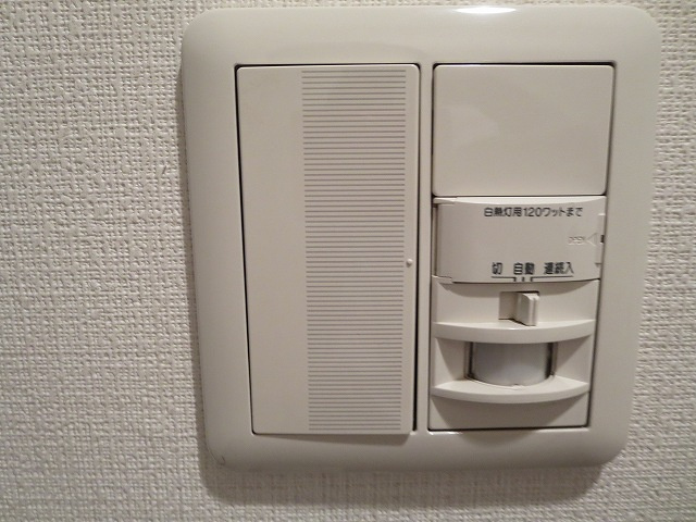 RESIDIA根岸の設備|人感センサー玄関ライト付きです