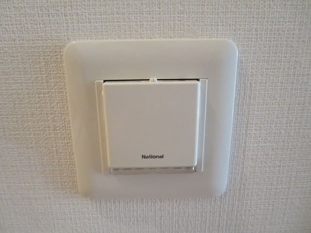 RESIDIA根岸の設備|玄関に取り外し可能な非常灯付きです