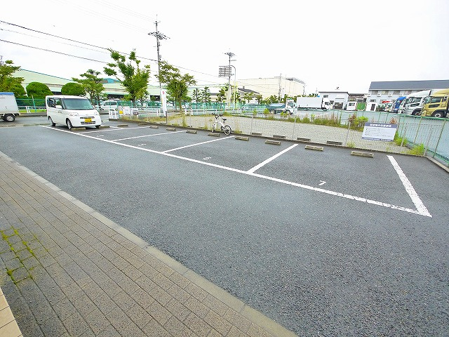 クレストハウスの駐車場|駐車場があります