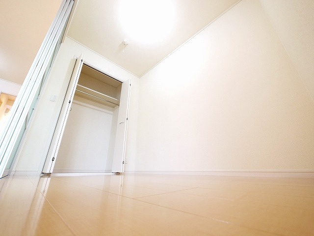 クレストハウスの洋室|落ち着いた色調の洋室です