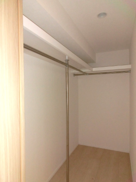 RESIDIA新御徒町Ⅱの収納|レジディア新御徒町Ⅱ２ＬＤＫのウォークインクローゼットです