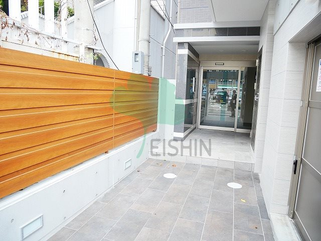 パークサイド博多駅東のエントランス|入居者様用の入り口です！(側面側になります)