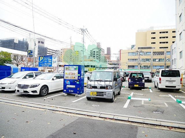 パークサイド博多駅東の周辺|隣には大きなパーキングがございます！