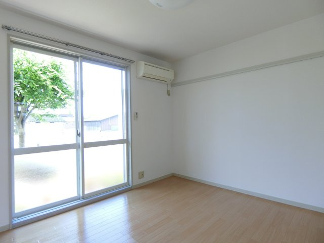 メゾンアムール　B棟の洋室|イメージ106号室の写真