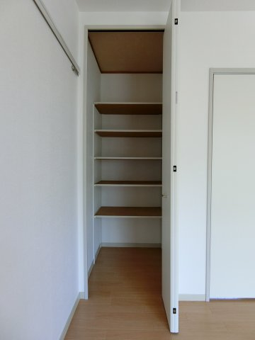 メゾンアムール　B棟の収納|イメージ106号室の写真