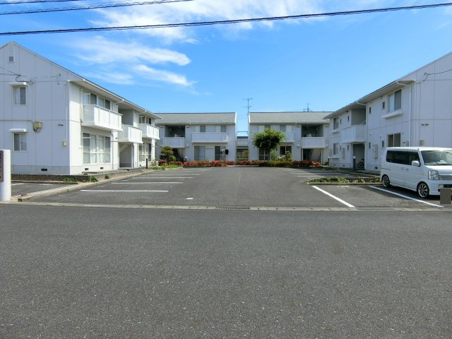 メゾンアムール　B棟の駐車場