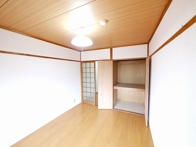 シャトレ信楽の洋室|コンパクトで使いやすい洋室です