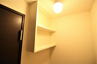 【内装】 | レオネクストイーエフⅢ | 洗濯機置き場上棚