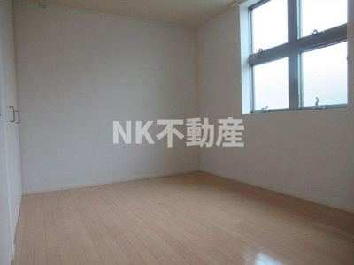 【寝室】 | メゾンKoma（メゾンコマ）（長瀬賃貸） | 落ち着いて過ごせるお部屋なので、寝室にいかがでしょうか