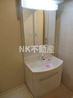 【洗面所】 | メゾンKoma（メゾンコマ）（長瀬賃貸） | 独立洗面台あり、毎朝おしゃれに忙しい女性の方におすすめです