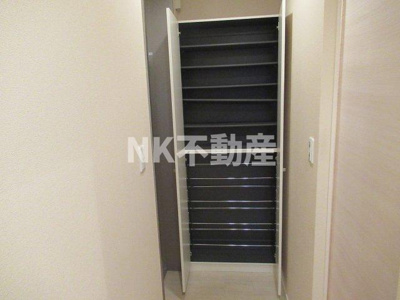 【玄関】 | メゾンKoma（メゾンコマ）（長瀬賃貸） | シューズボックスです