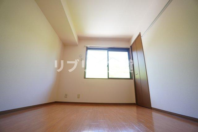 サーンク都の洋室