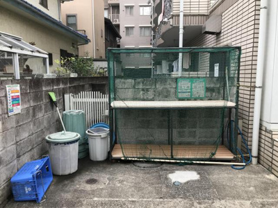 【その他共用部分】 | デューク中山 | 敷地内ごみ置き場でごみ出しもらくらく～♪忙しい社会人さんや主婦さんにもうってつけ！