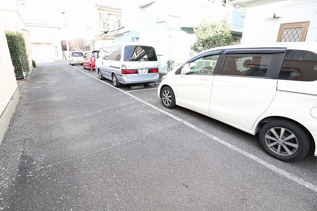 サニーコート桧木D棟の駐車場