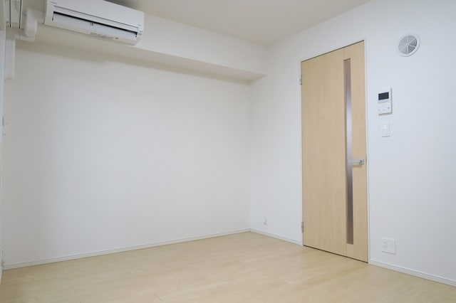 【洋室】 | メゾン　ルミナス