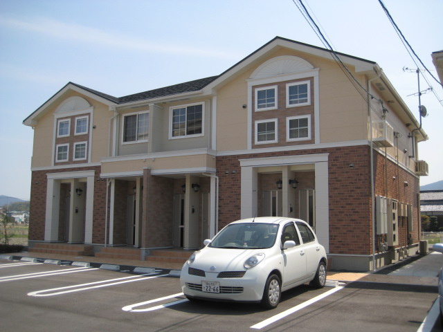 総社市井手のアパートの外観