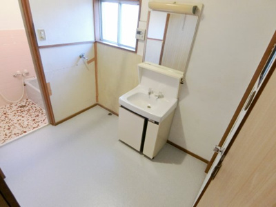 【独立洗面台】 | 妙法寺兀山貸家 | 朝の身支度には欠かせない独立洗面化粧台