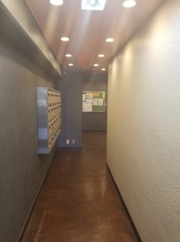 新亀戸ビルヂングのエントランス