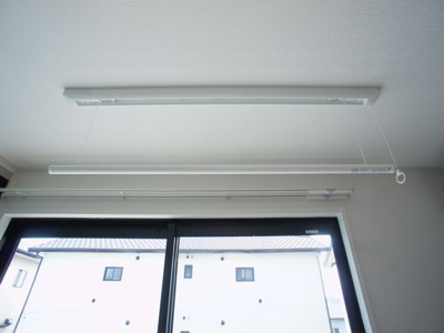 【その他】 | ラフォーレ・ハピネスC | 室内物干しがあります。